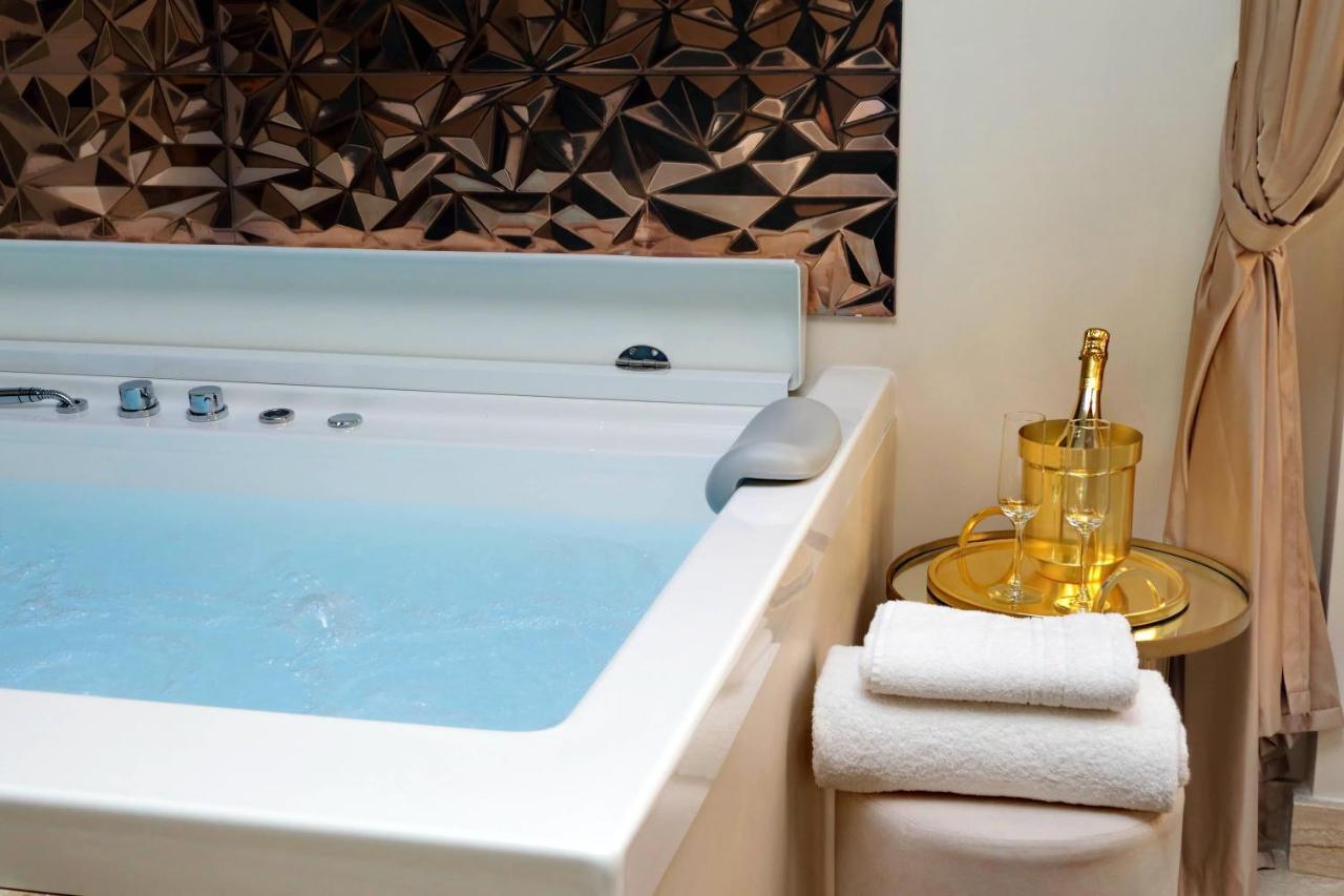 Spanish Hills Collection Luxury & Jacuzzi Gasthof Rom