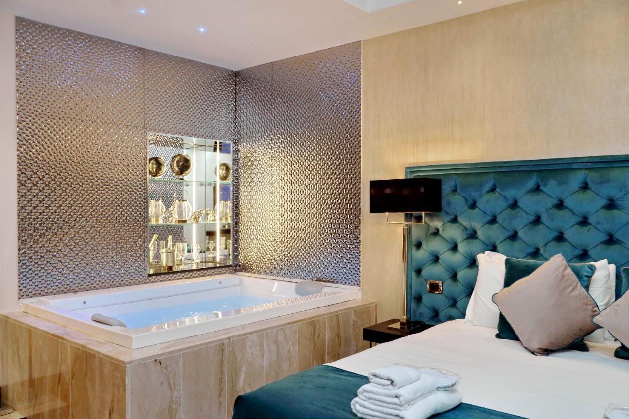 Spanish Hills Collection Luxury & Jacuzzi 4*
