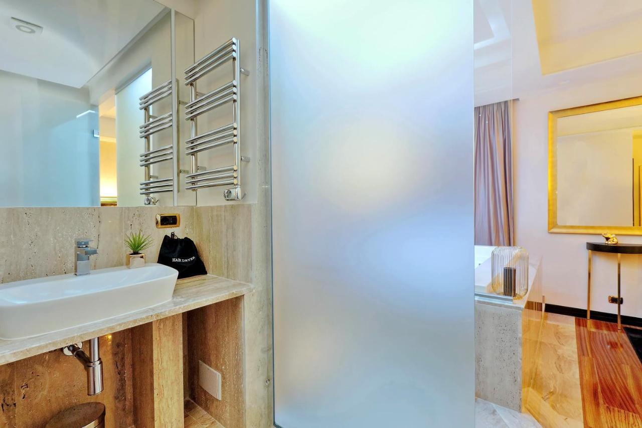 Spanish Hills Collection Luxury & Jacuzzi Gasthof Rom