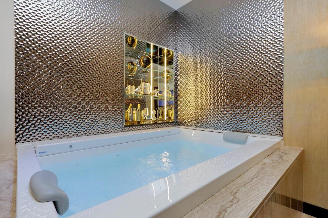 Spanish Hills Collection Luxury & Jacuzzi 4*