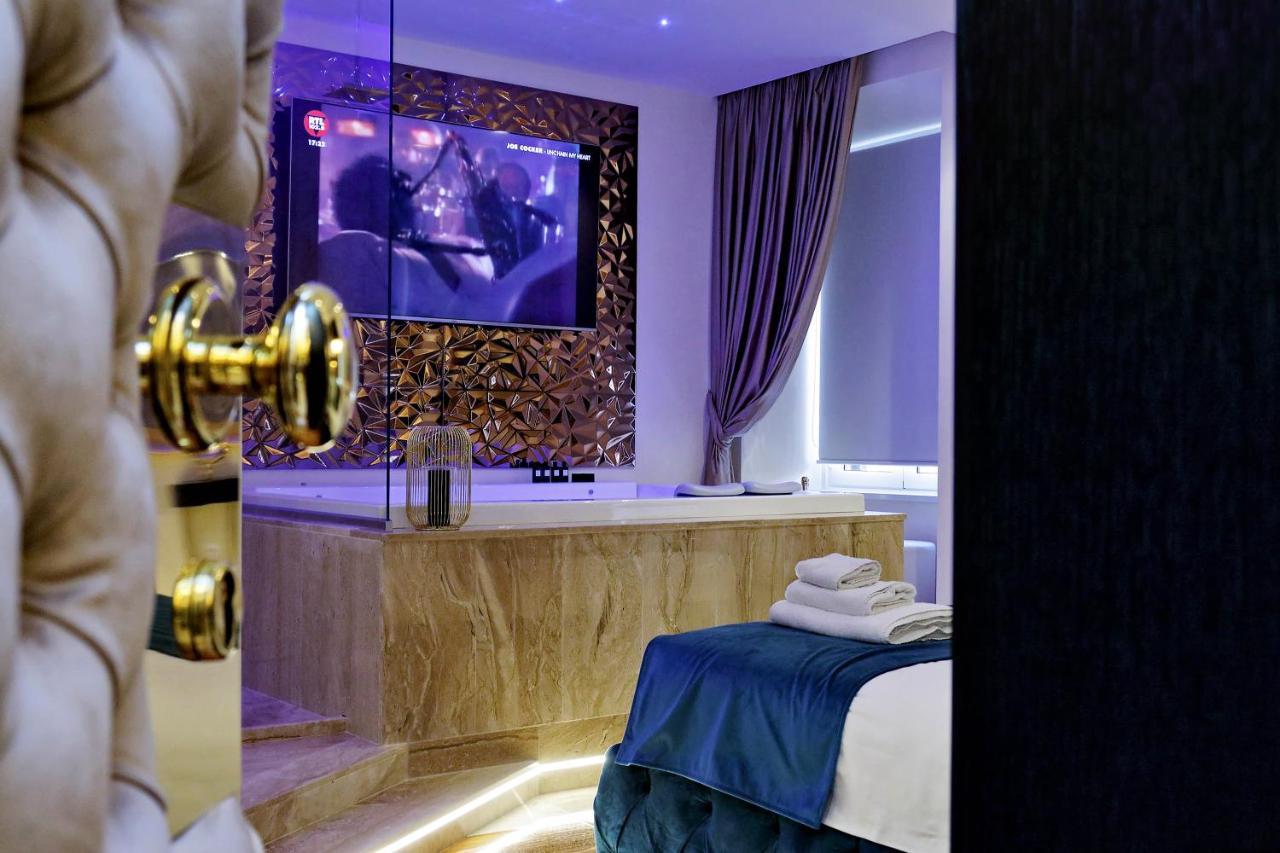 Gasthof Spanish Hills Collection Luxury & Jacuzzi